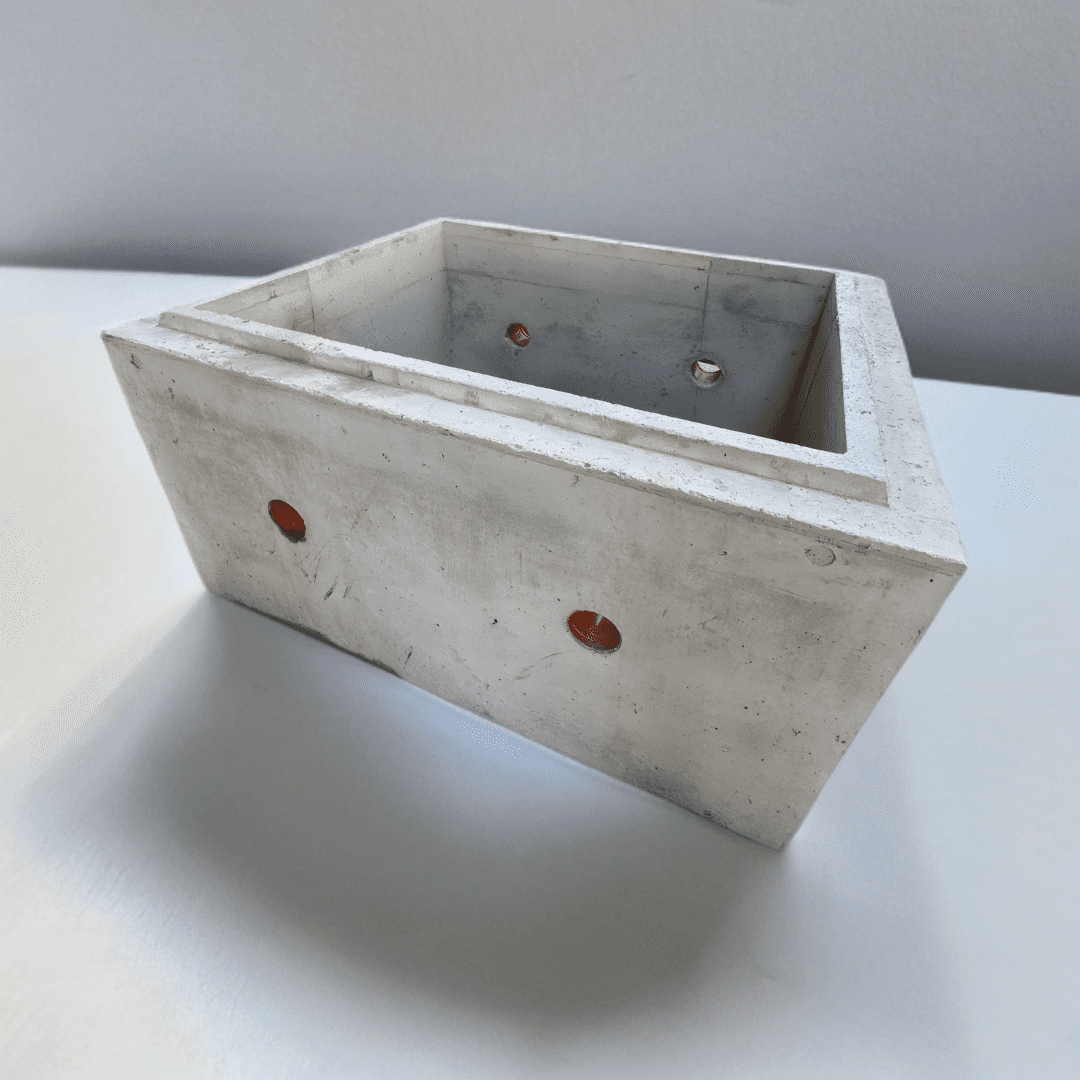 Cămin rectangular din beton armat prefabricat, utilizat pentru rețele de canalizare, apă și vane, realizat din beton de înaltă rezistență cu pereți netezi și etanșeitate perfectă